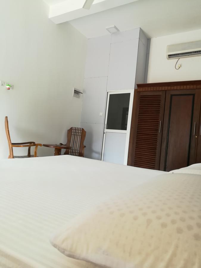Sea Breeze Hotel Бентота Екстериор снимка