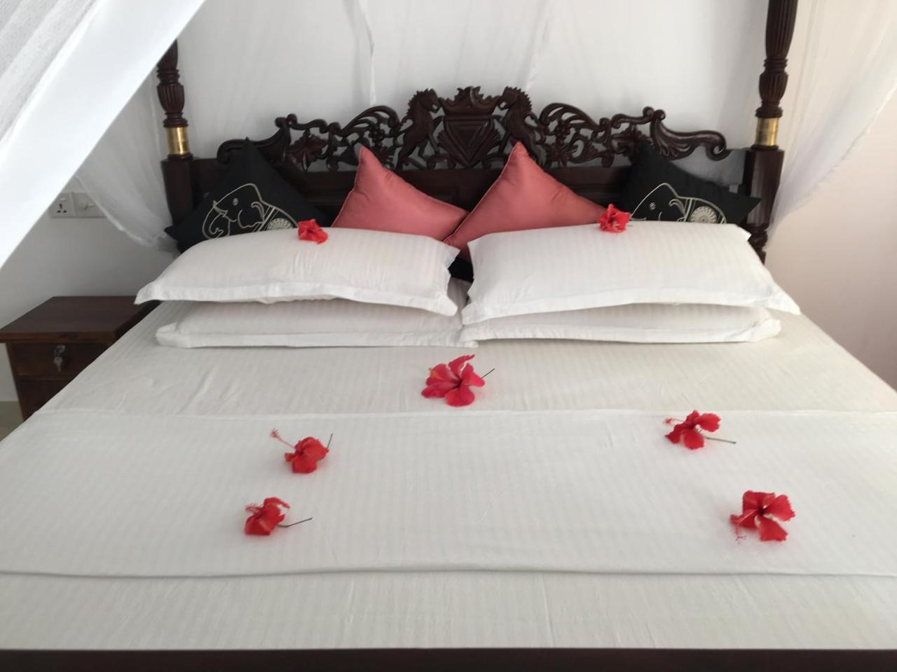 Sea Breeze Hotel Бентота Екстериор снимка