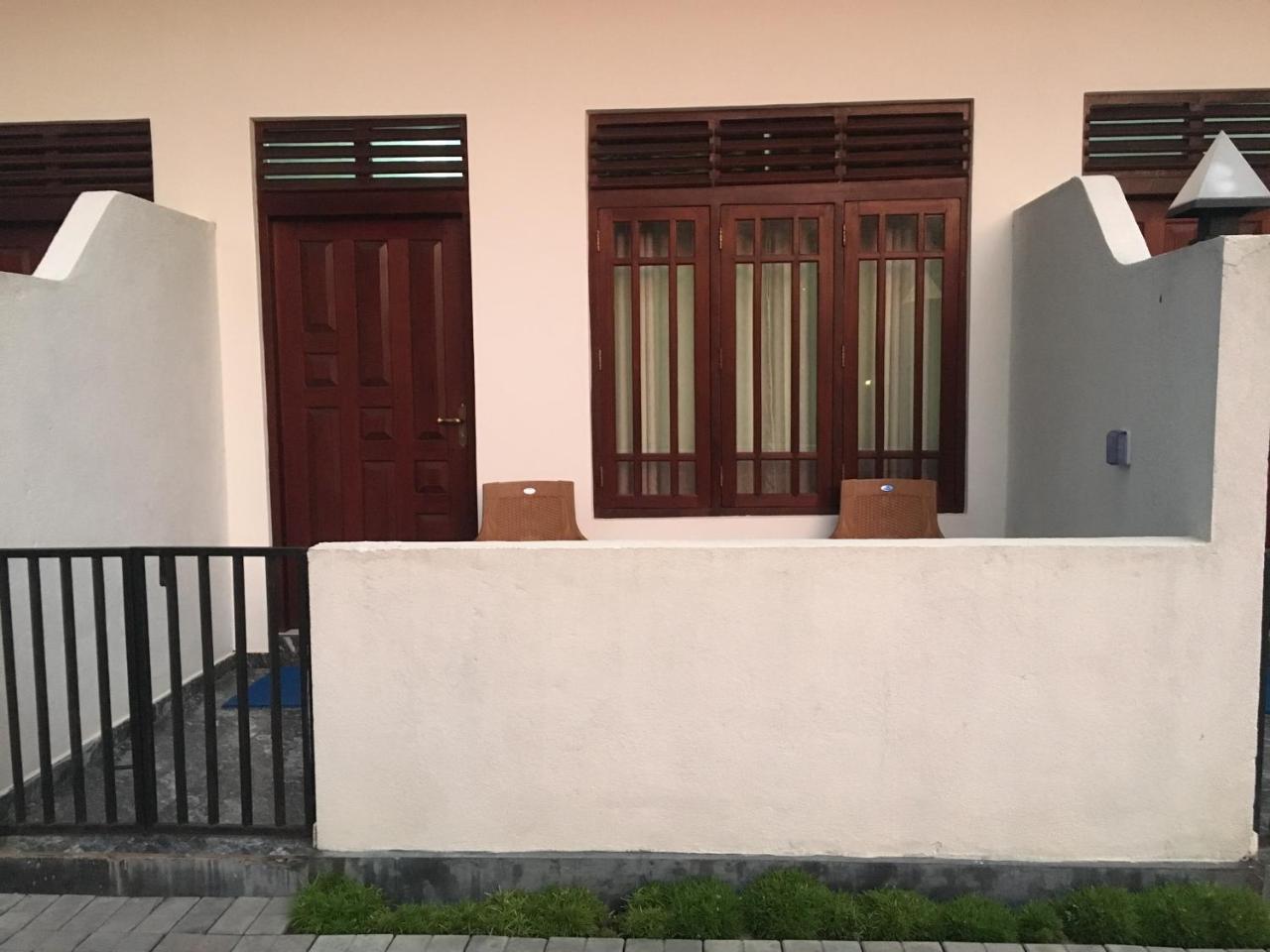 Sea Breeze Hotel Бентота Екстериор снимка