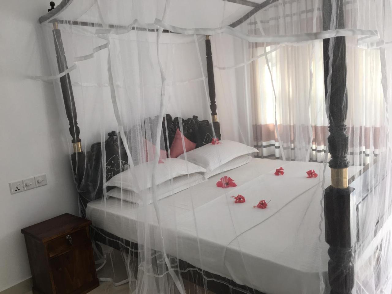 Sea Breeze Hotel Бентота Екстериор снимка
