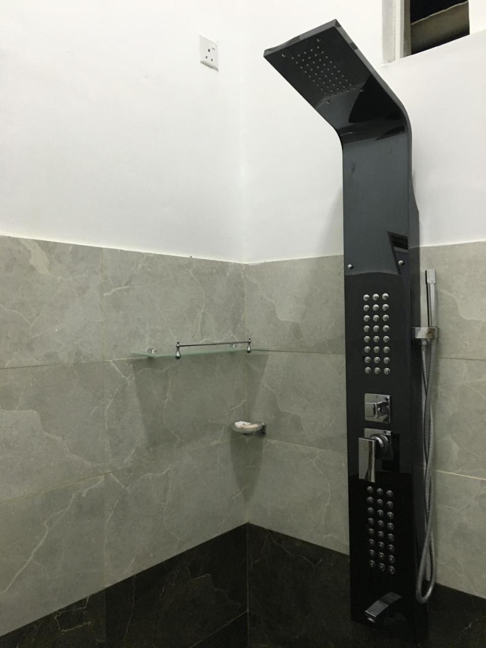 Sea Breeze Hotel Бентота Екстериор снимка