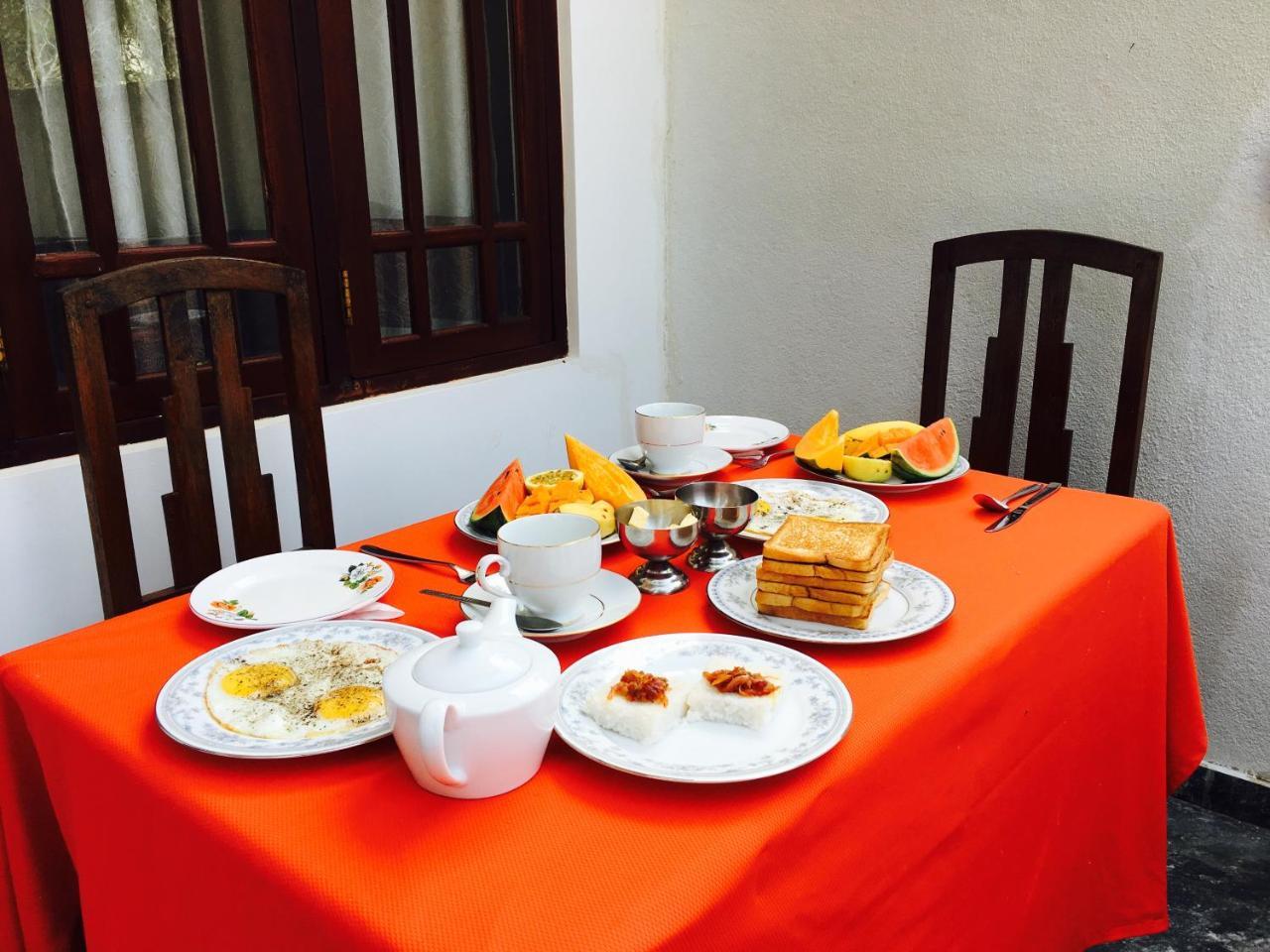 Sea Breeze Hotel Бентота Екстериор снимка